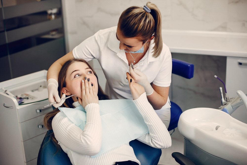 Cosa succede se si rimanda per paura della pulizia dei denti